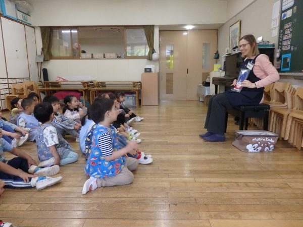 年中組　英語のレッスンが始まりました　4月17日