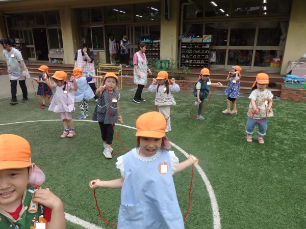 「年中組　初めてのなわとび」　6月2日